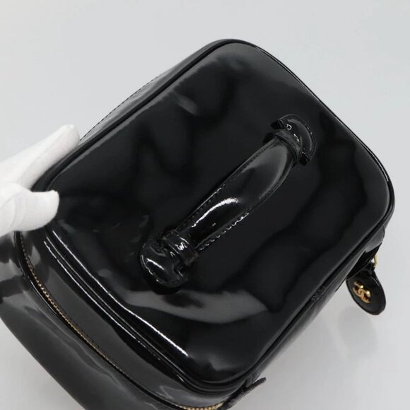 CHANEL Vanity Pouch Patent leather Black Gold CC - Picture 10 of 15